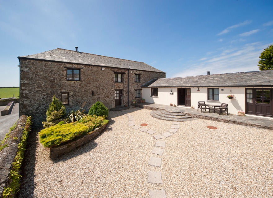 Honeysuckle Holiday Cottage for 2 in Bude, Cornwall with shared indoor pool