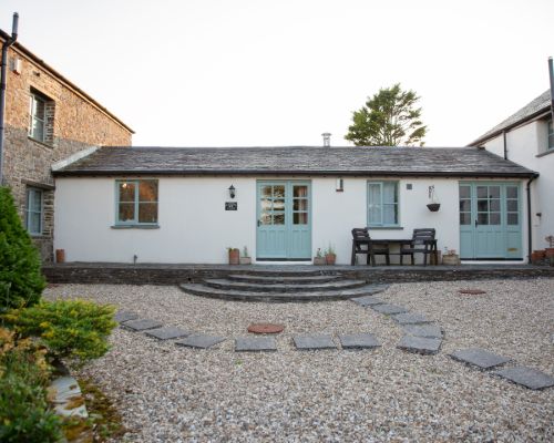 Honeysuckle  Holiday Cottage for 2 in Bude, Cornwall with shared indoor pool
