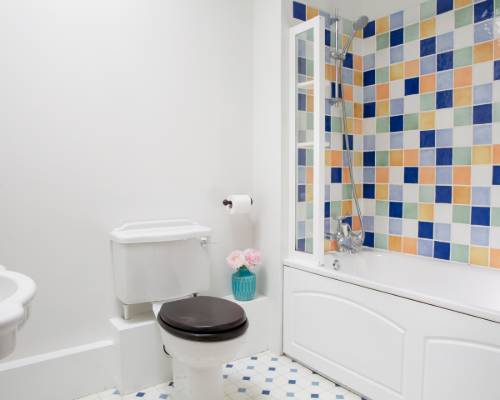 Bluebell Cottage double bedroom - holiday cottage sleeps 10 in Bude