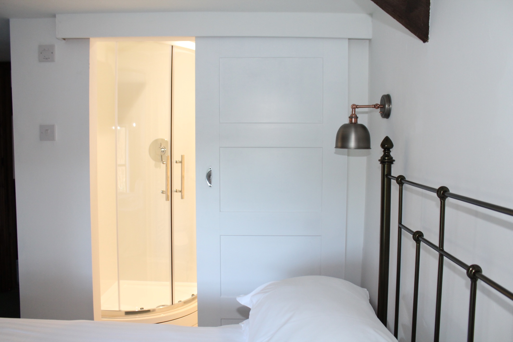 Bluebell Cottage double bedroom - holiday cottage sleeps 10 in Bude