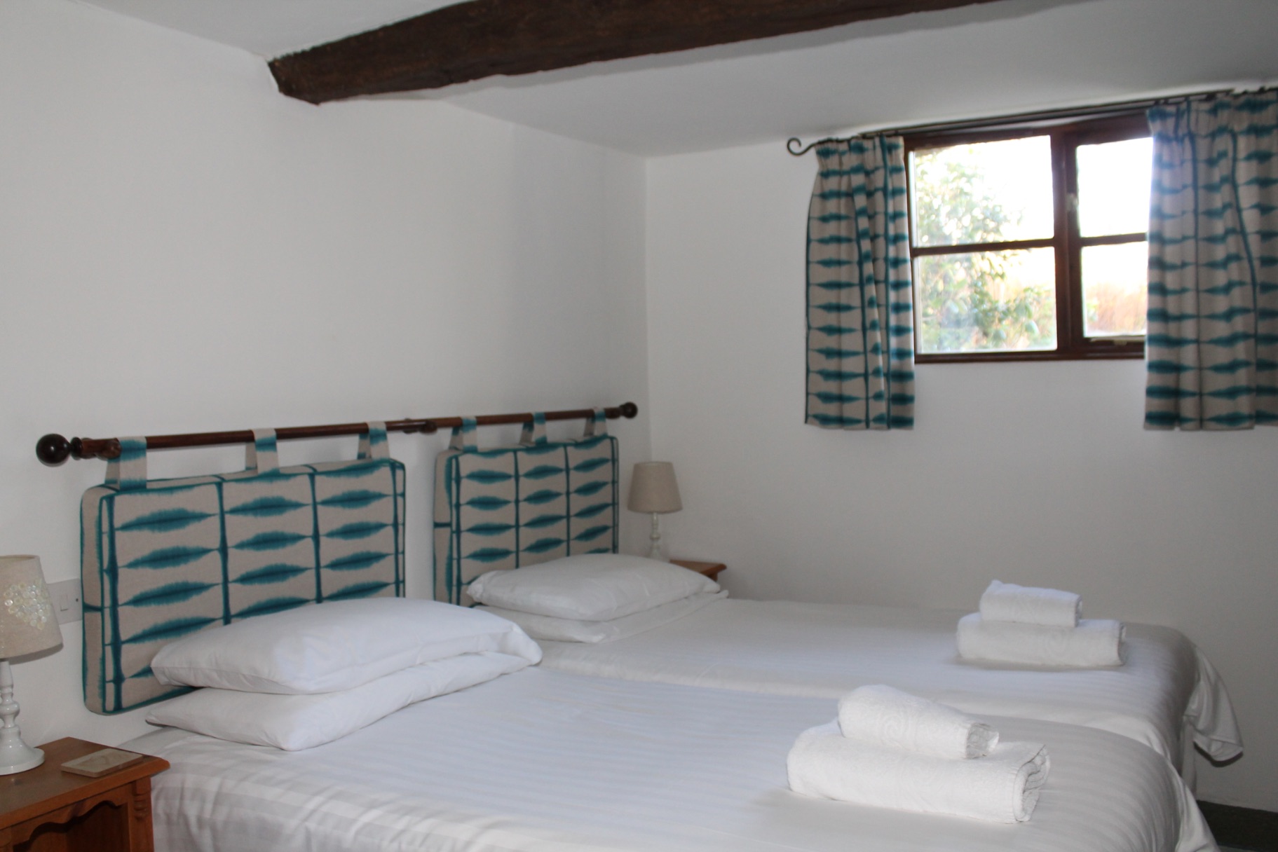 Bluebell Cottage double bedroom - holiday cottage sleeps 10 in Bude