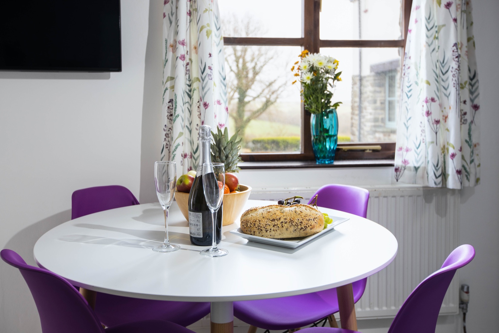 Lavender Cottage dining  - holiday cottage sleeps 4 and a cot in Bude